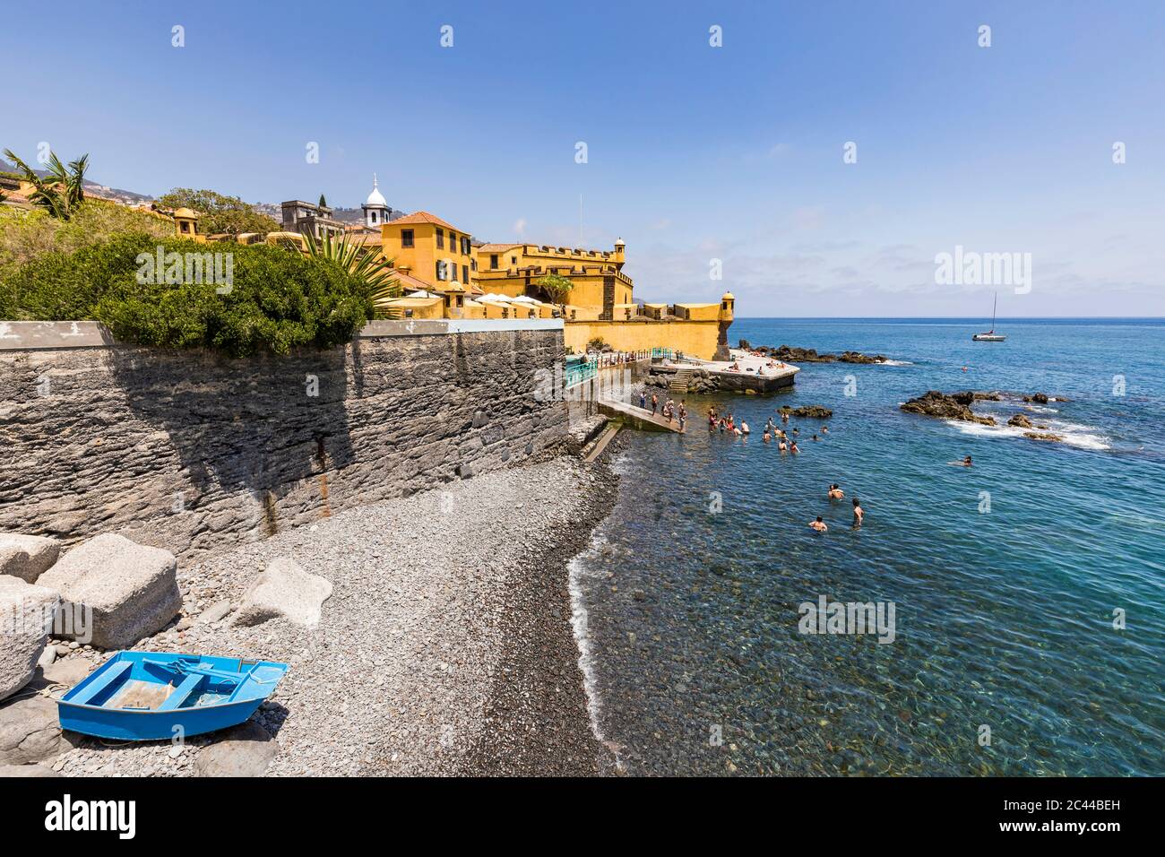 Portugal, île de Madère, Funchal, vue de forte de Sao Tiago et côte Banque D'Images