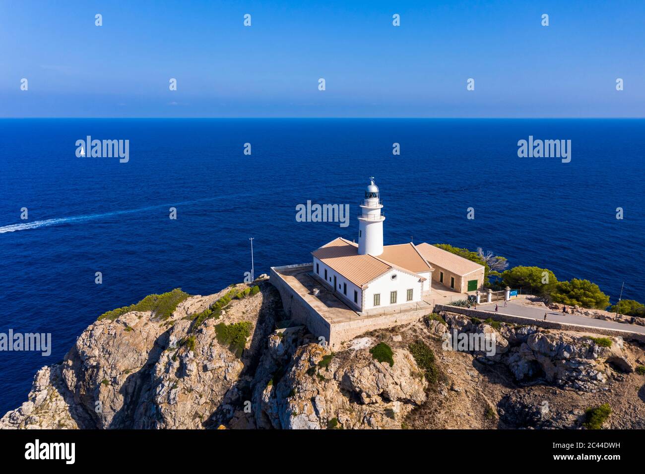 Espagne, Majorque, Cala Ratjada, vue en hélicoptère du phare Far de Capdepera en été Banque D'Images