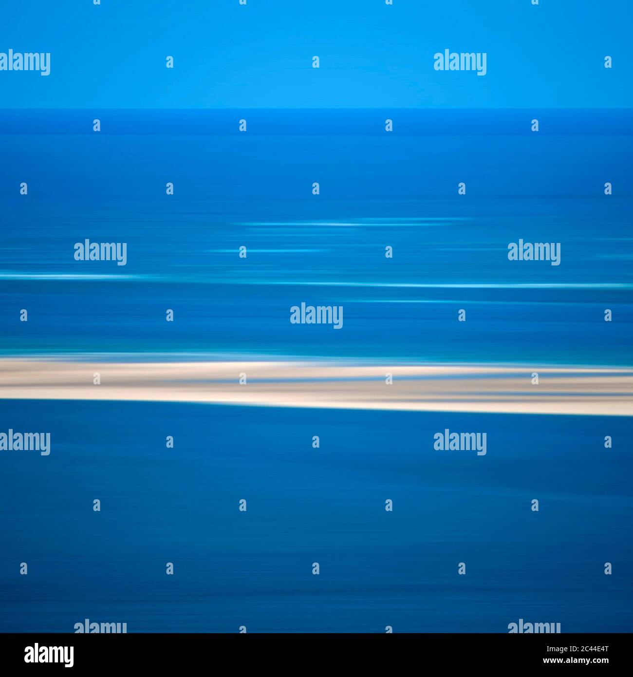 Mer Méditerranée et ciel bleu, Occitanie, France Banque D'Images