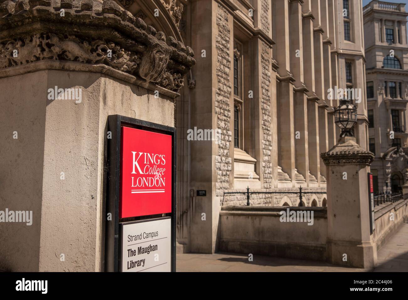 LONDRES- JUIN 2020 : King College London. Une université de recherche publique de renommée mondiale. Banque D'Images