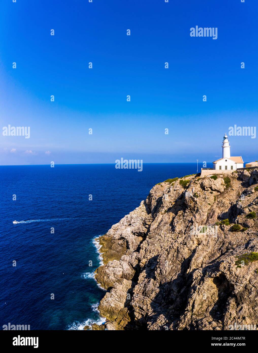 Espagne, Majorque, Cala Ratjada, vue en hélicoptère du phare Far de Capdepera en été Banque D'Images