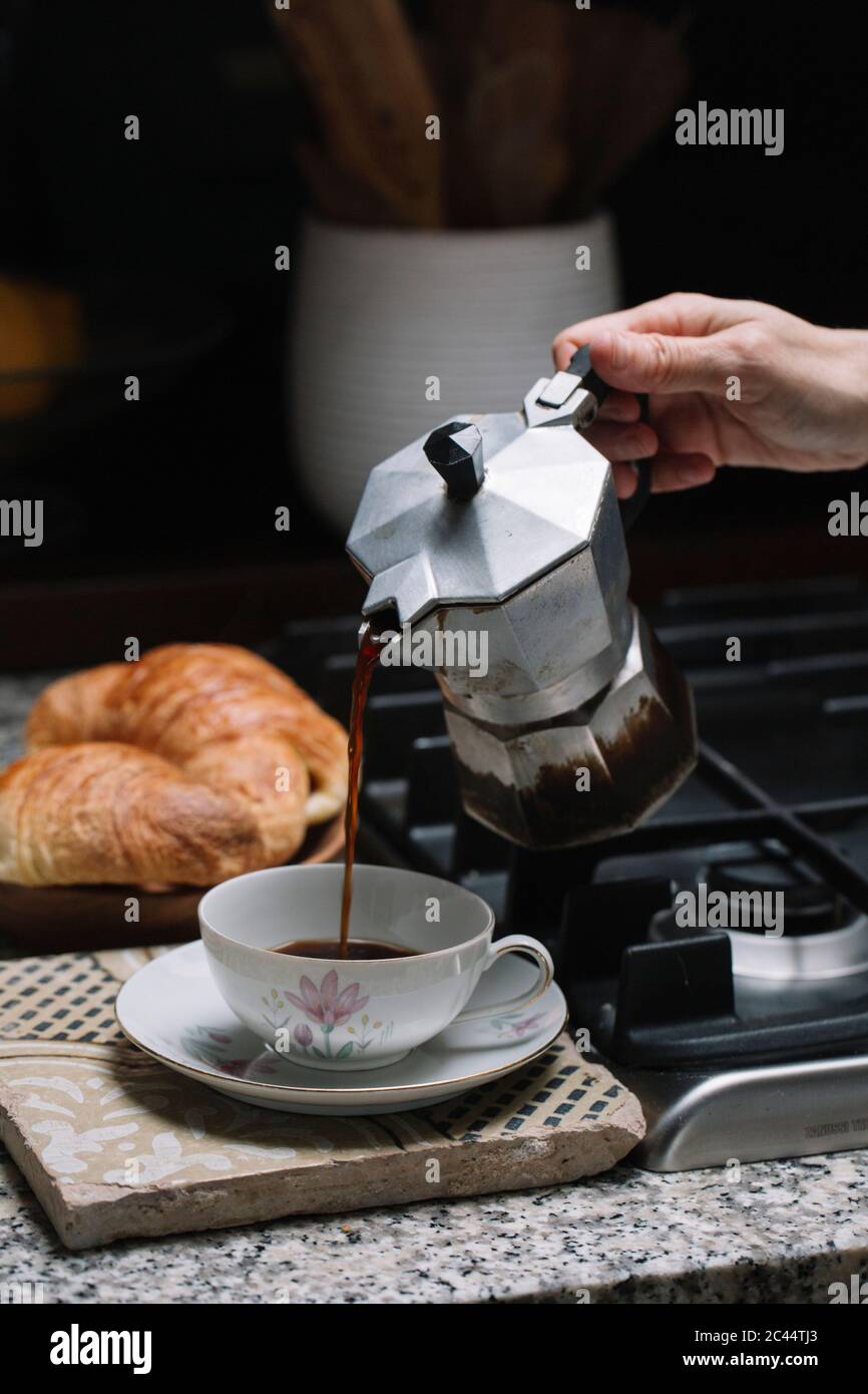 Cafetière sur le comptoir Banque de photographies et d'images à haute  résolution - Alamy