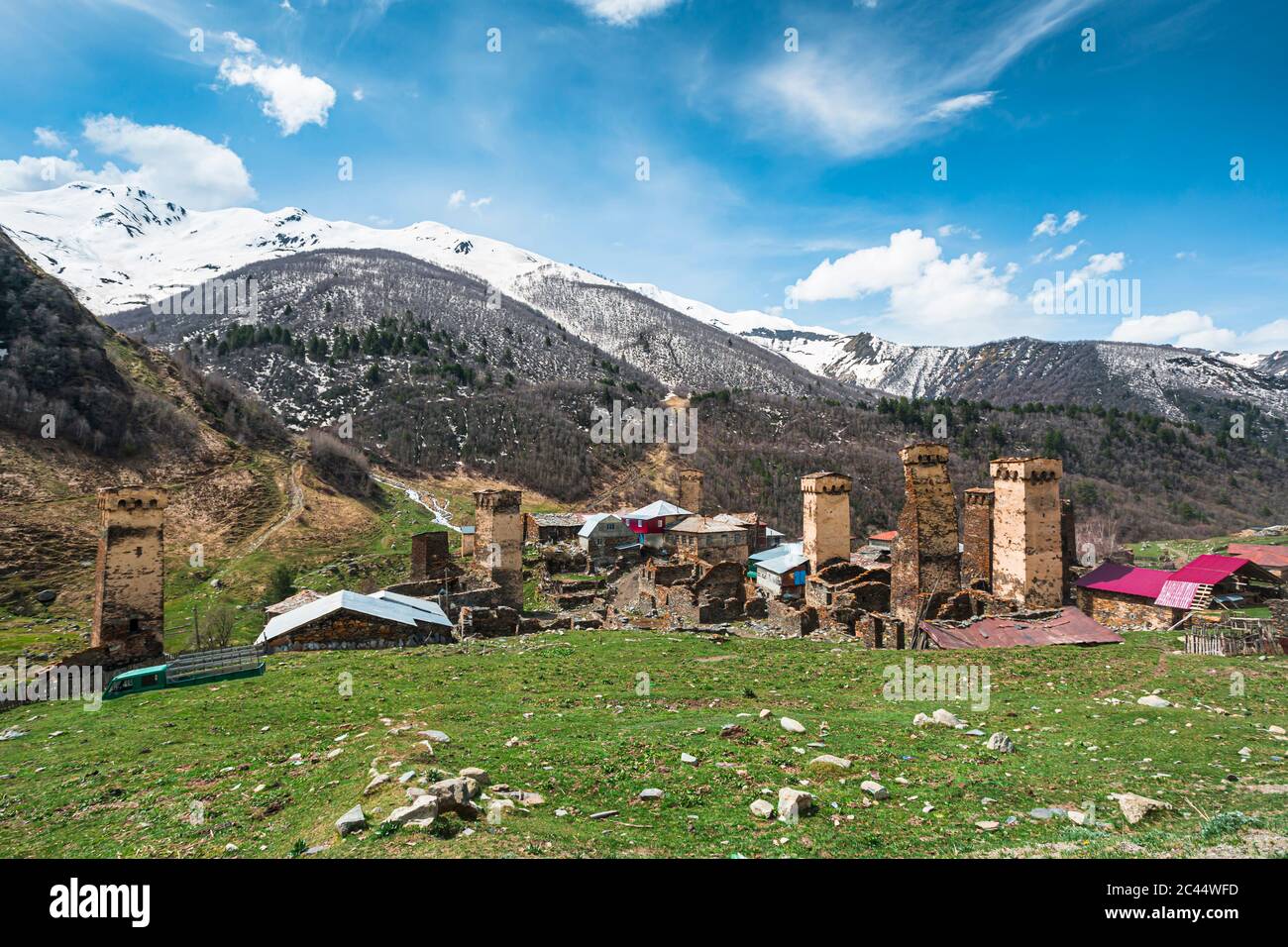 Géorgie, Svaneti, Ushguli, Tours du village de montagne médiéval Banque D'Images