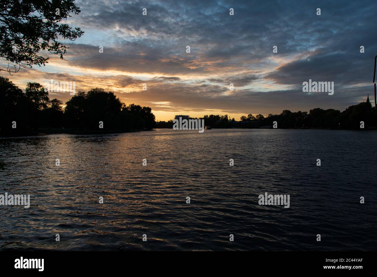 Coucher de soleil sur la rivière Sfree le plus long jour de l'année Banque D'Images