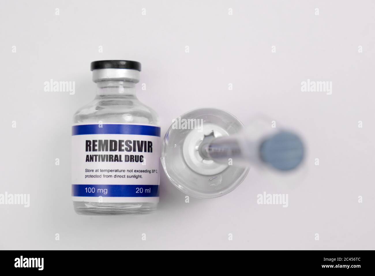 Remdesivir médicament antiviral injectable vaccin flacon Covid-19 virus Corona 2019-ncov seringue injection. Vaccination, vaccination, traitement à Banque D'Images