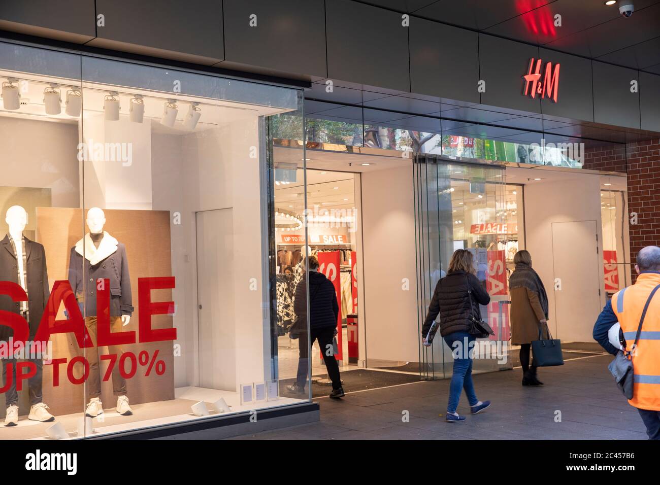 Magasin de vêtements H&M à pitt Street Sydney avec 70 % de solde On,  Sydney, Australie Photo Stock - Alamy