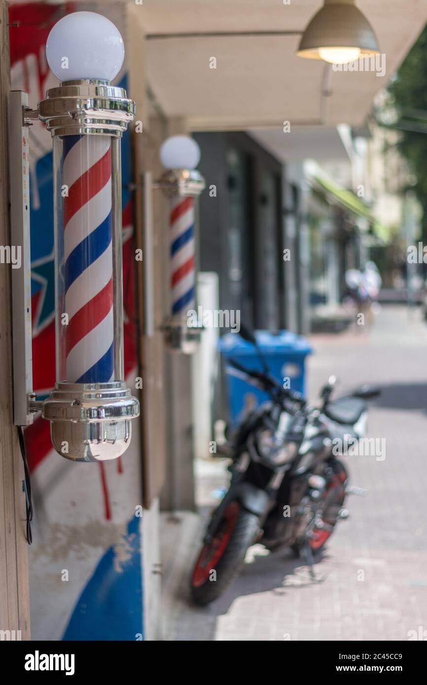 Isolé près d'un barbershop TLV- Israël Banque D'Images