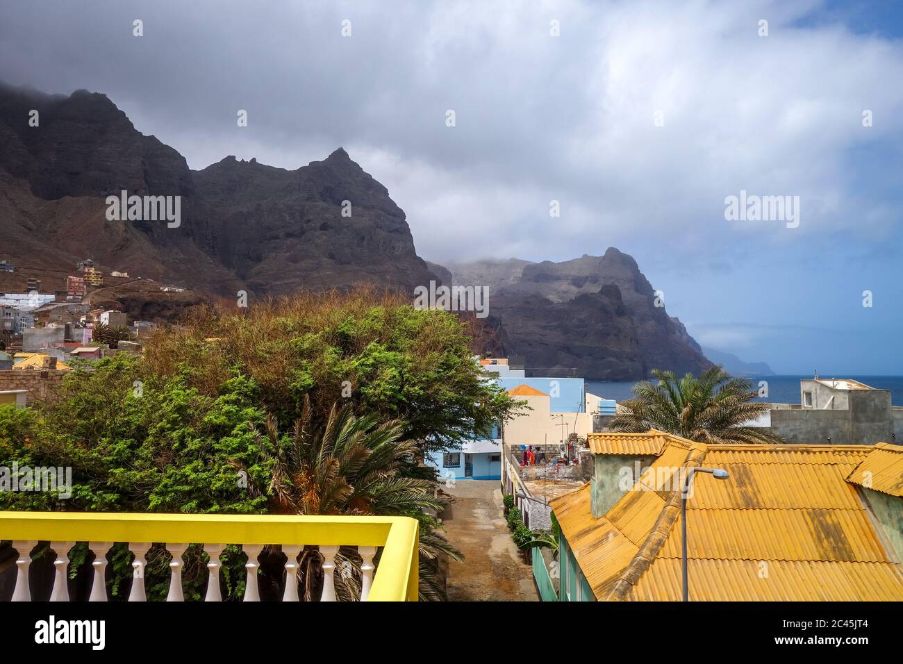 Ponta do sol/Cap-Vert - 11 août 2018 - falaises et vue sur l'océan depuis la ville de l'île de Santo Antao Banque D'Images