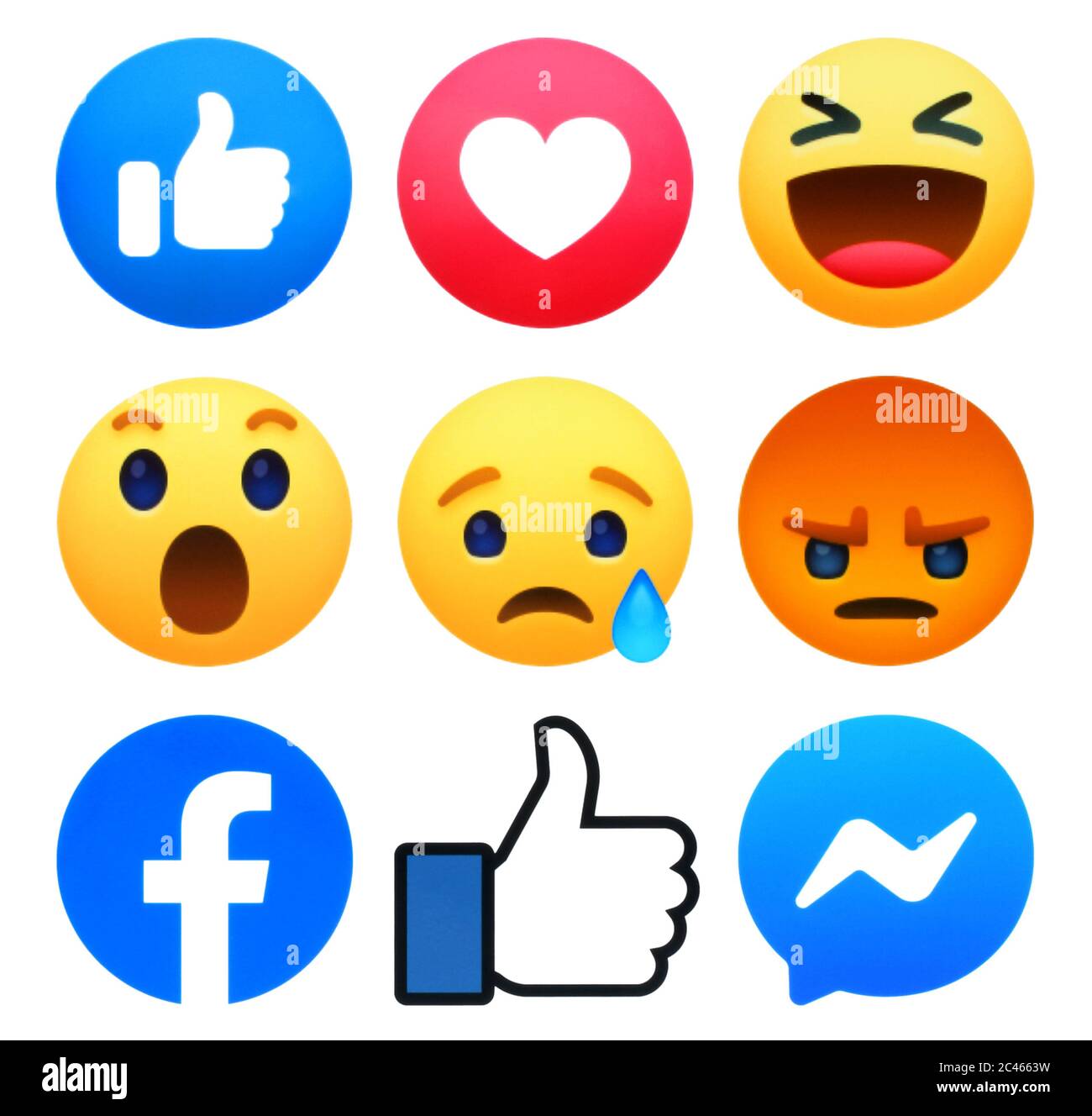 Kiev, Ukraine - 10 mai 2019: Nouveau Facebook Like Button 6 empathique réactions Emoji avec Messenger et symbole Like imprimé sur le livre blanc. Facebook est Banque D'Images