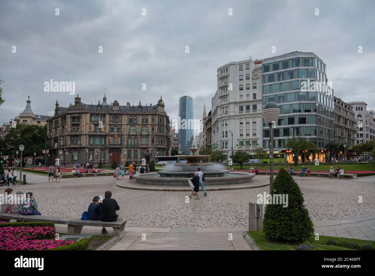 Moyua ou elliptique place dans le quartier d'Abando de Bilbao, Espagne Banque D'Images