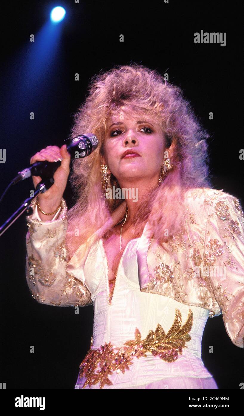 Stevie Nicks de Fleetwood Mac en concert à Wembley Arena, Londres 1987 Banque D'Images