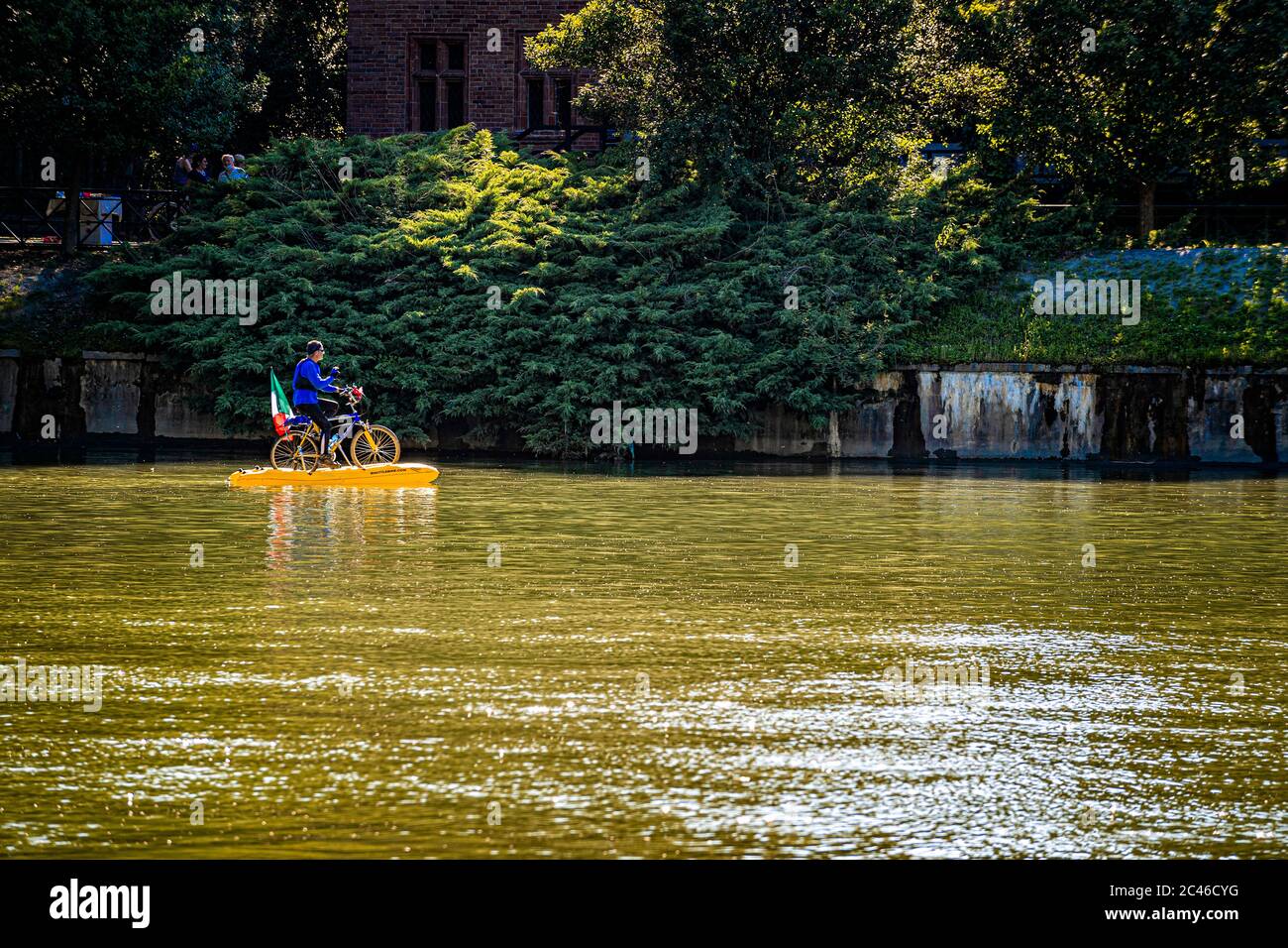 Italie Piémont Turin Parc Valentino - bateau à vélo sur le po Banque D'Images