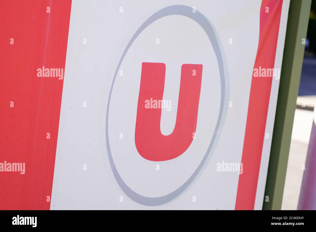 Bordeaux , Aquitaine / France - 06 20 2020 : enseigne et logo Super U supermarché sur le bâtiment Banque D'Images