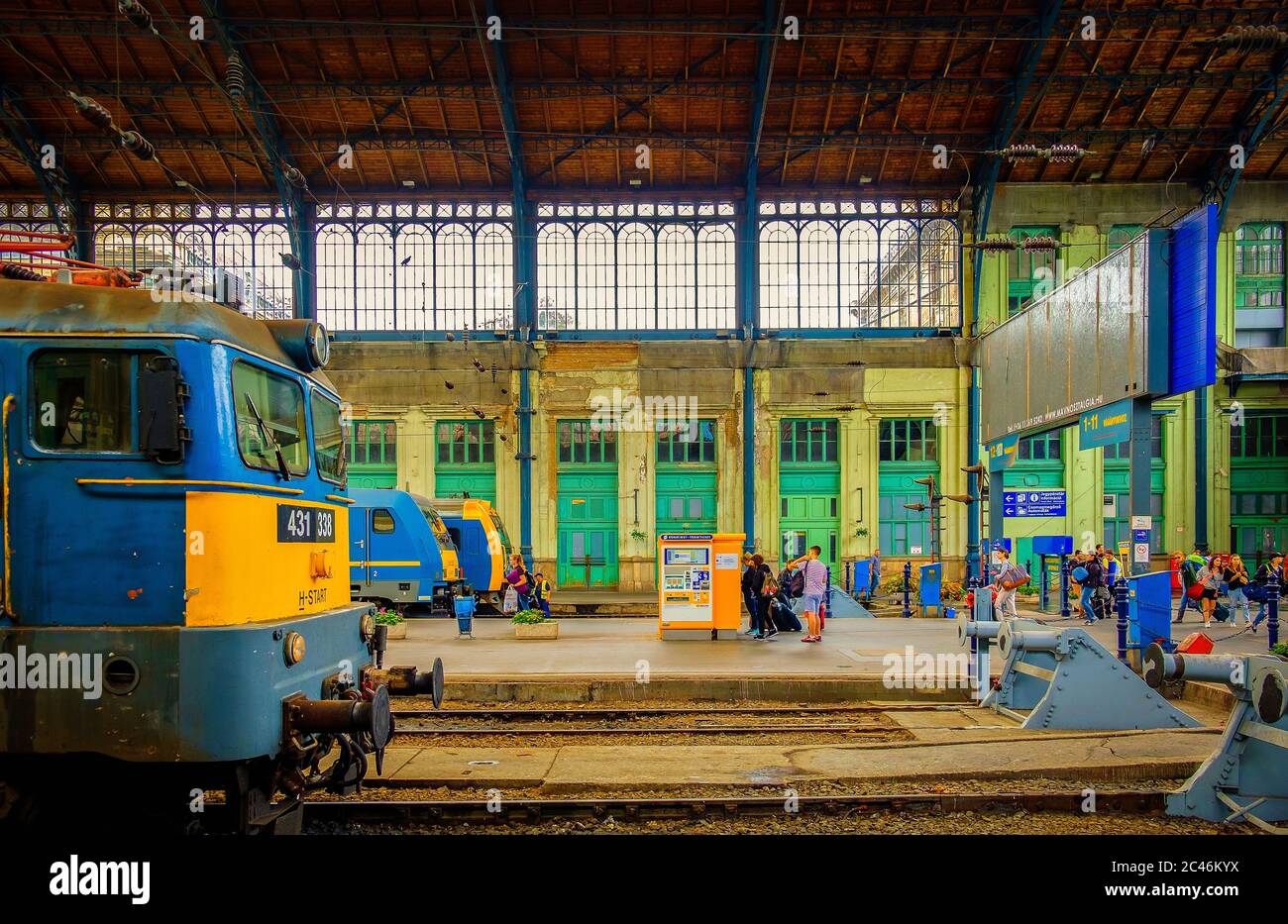 Budapest, Hongrie, août 2019, à l'intérieur de la gare de l'Ouest, l'un des trois principaux terminaux ferroviaires de la ville. Banque D'Images