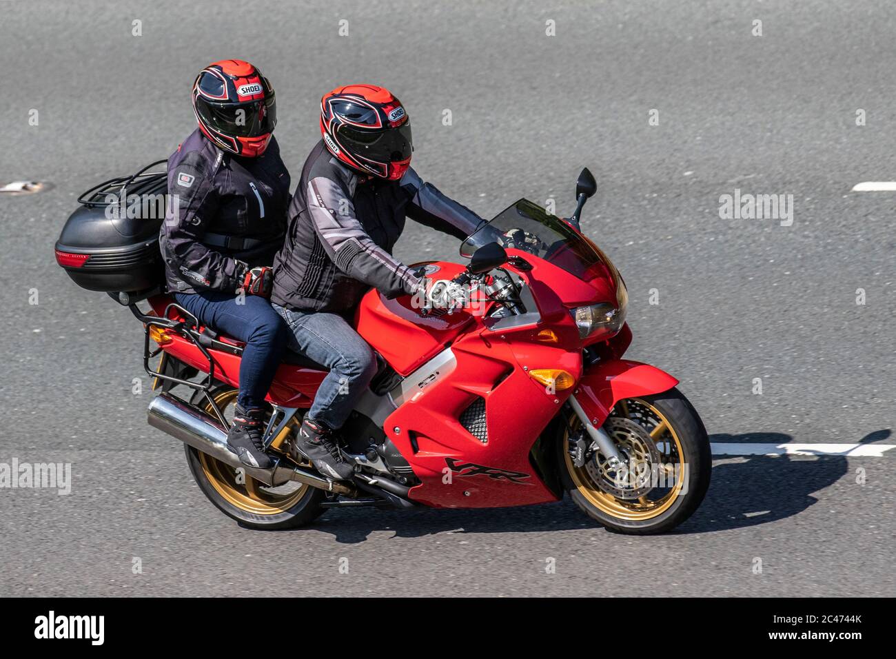 Red Honda VFR Motorbike rider ; deux véhicules à roues, motos, véhicule,  routes, motos, motocyclistes motorisés à Chorley, Royaume-Uni Photo Stock -  Alamy