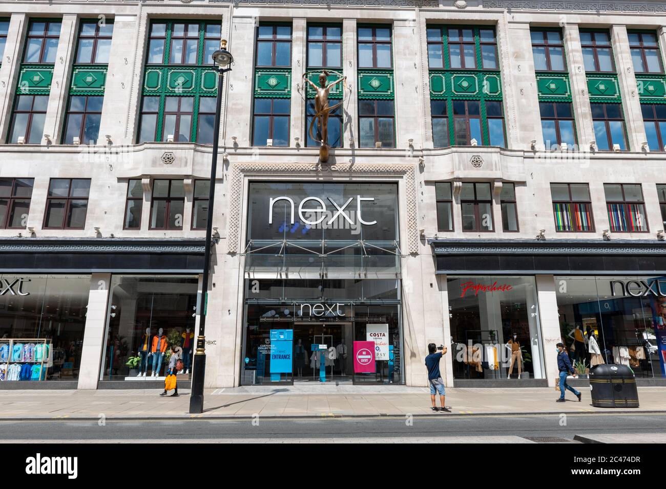 Le magasin phare de la multinationale britannique de vêtements, le magasin de mode Next. Banque D'Images