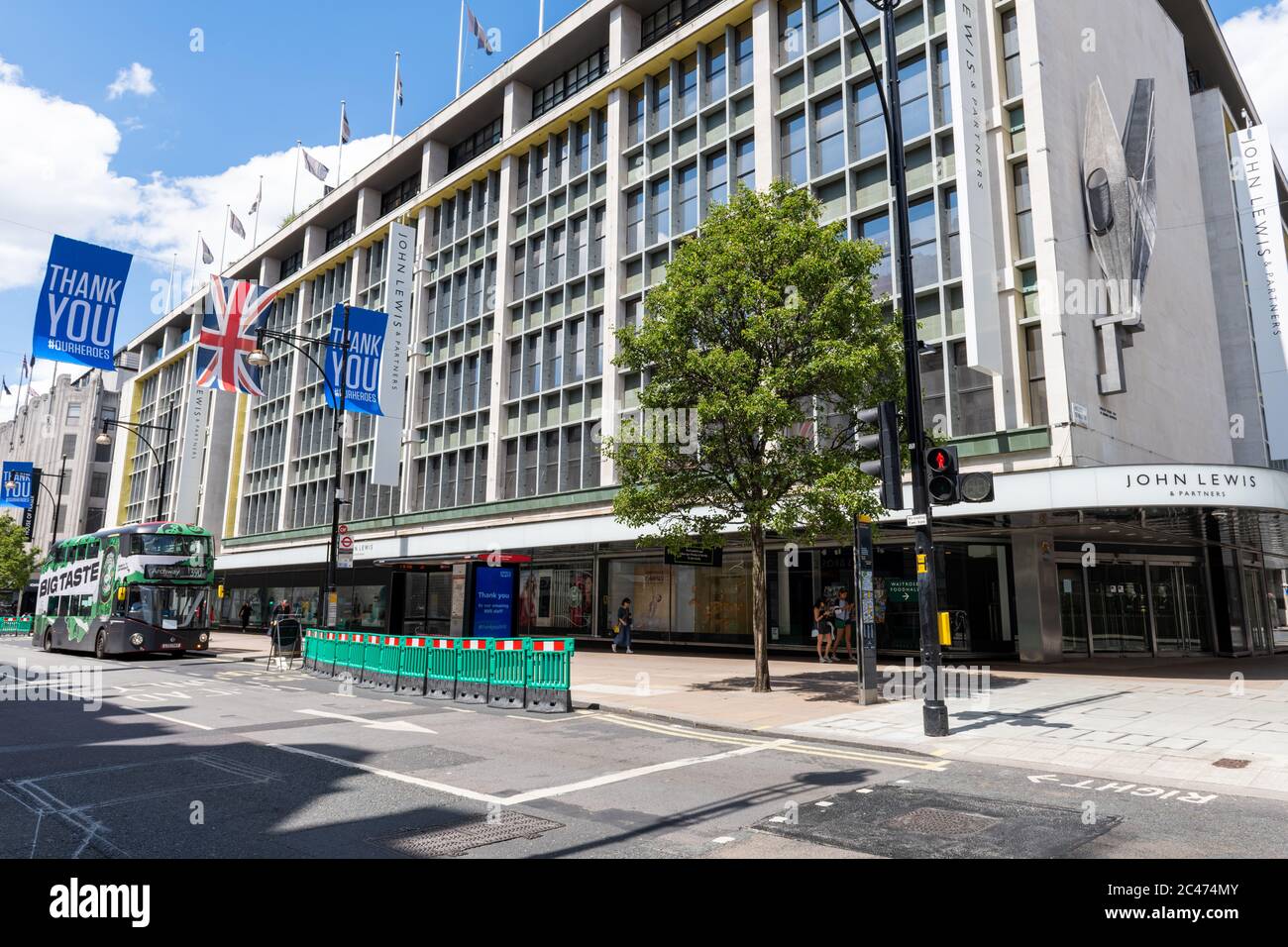 La branche phare de la célèbre entreprise britannique de vente au détail par grand magasin de partage des bénéfices John Lewis Partnership à Londres Oxford Street. Banque D'Images