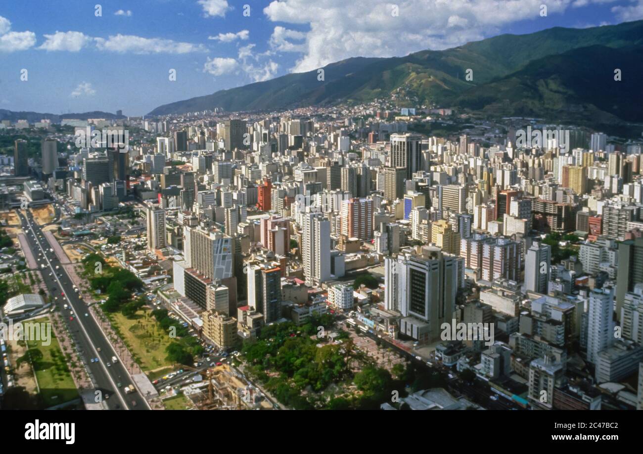 CARACAS, VENEZUELA - Skyline du centre-ville densley peuplé Photo Stock - Alamy