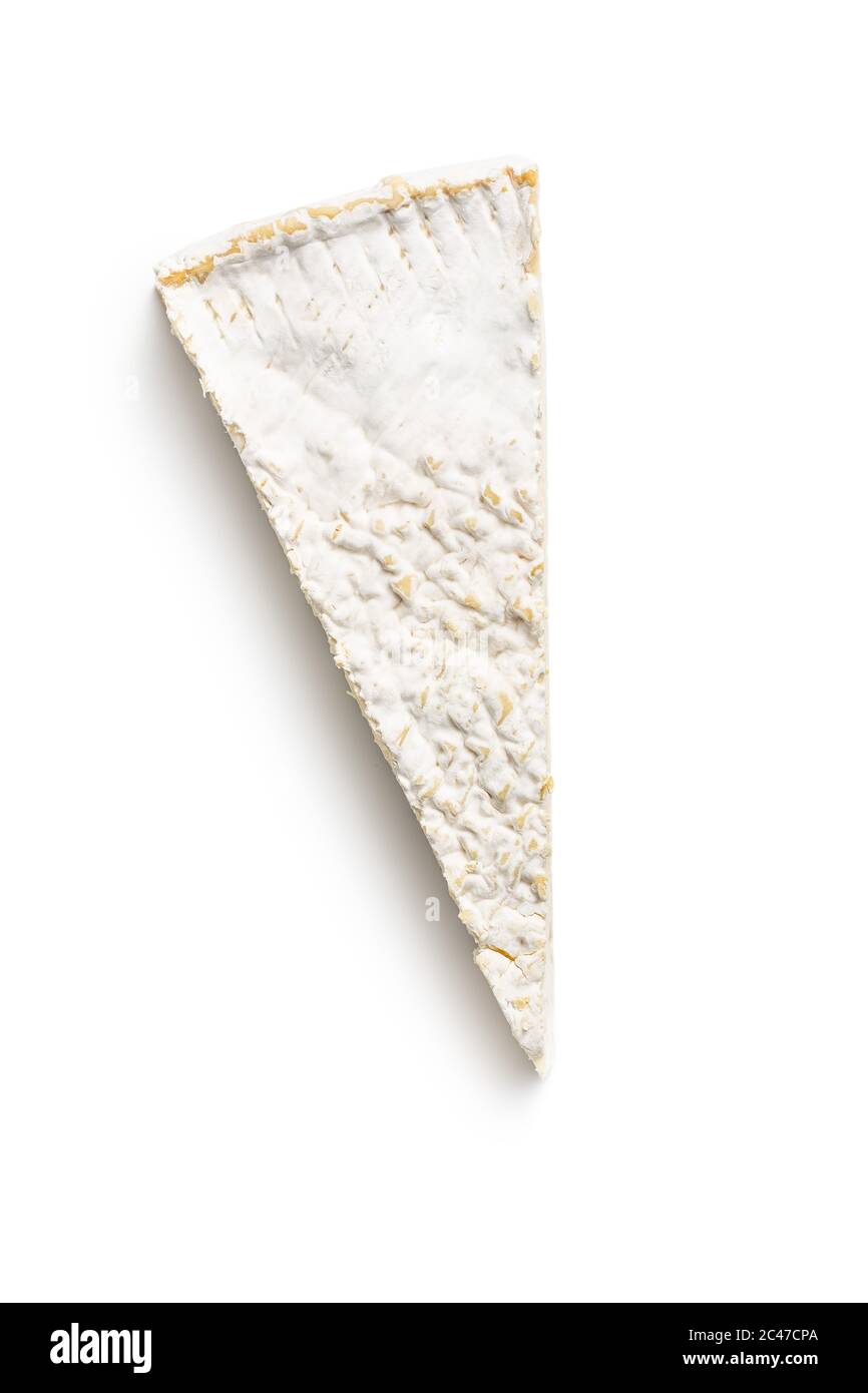 Fromage Brie. Fromage blanc doux avec moule blanc isolé sur fond blanc. Banque D'Images