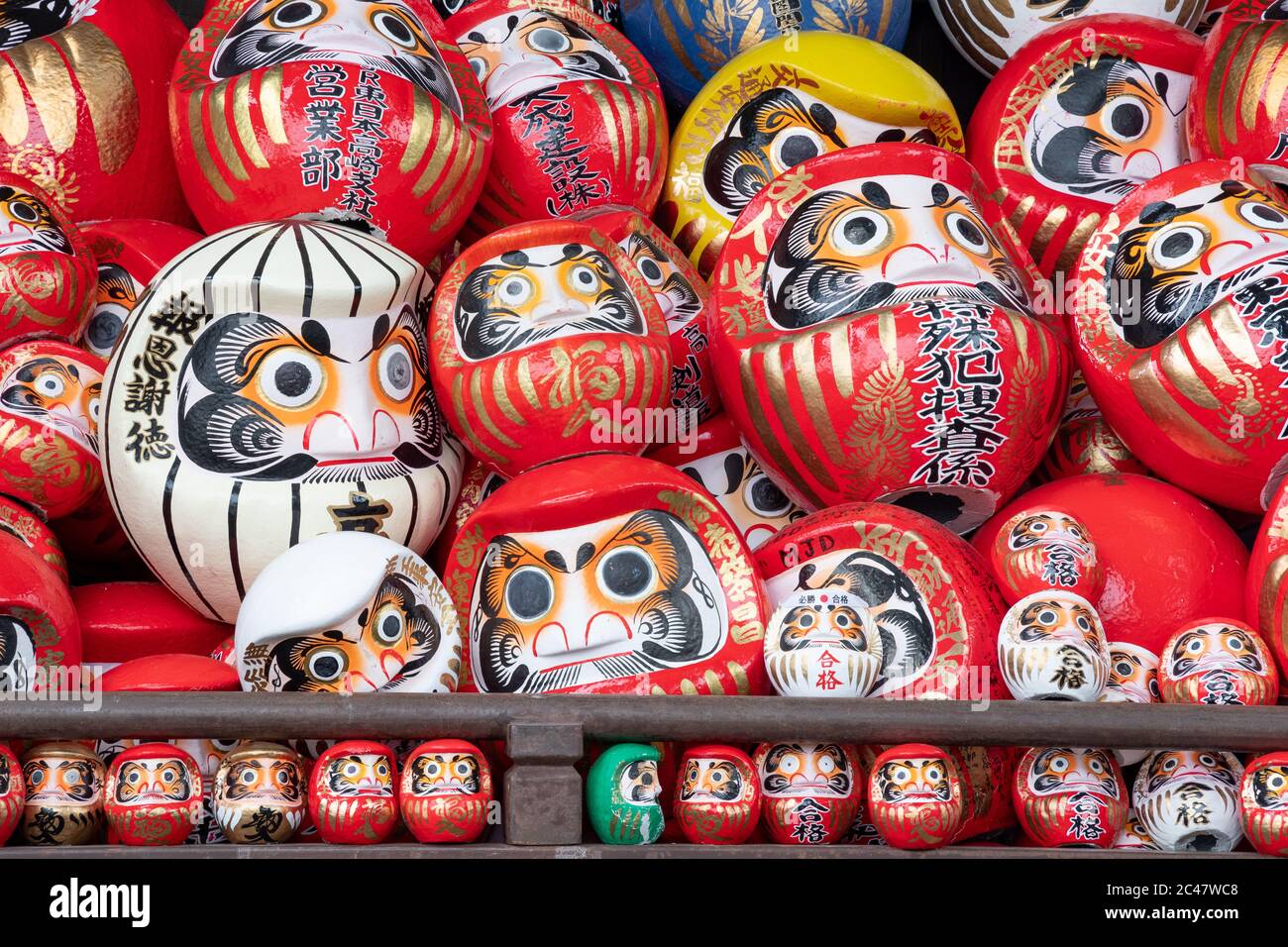 Gros plan sur les poupées Daruma (un lugueur japonais chanceux) au Reifudo du temple Shōrinzan Daruma-ji.UN temple bouddhiste de l'école Zen Obaku. Gunma Banque D'Images