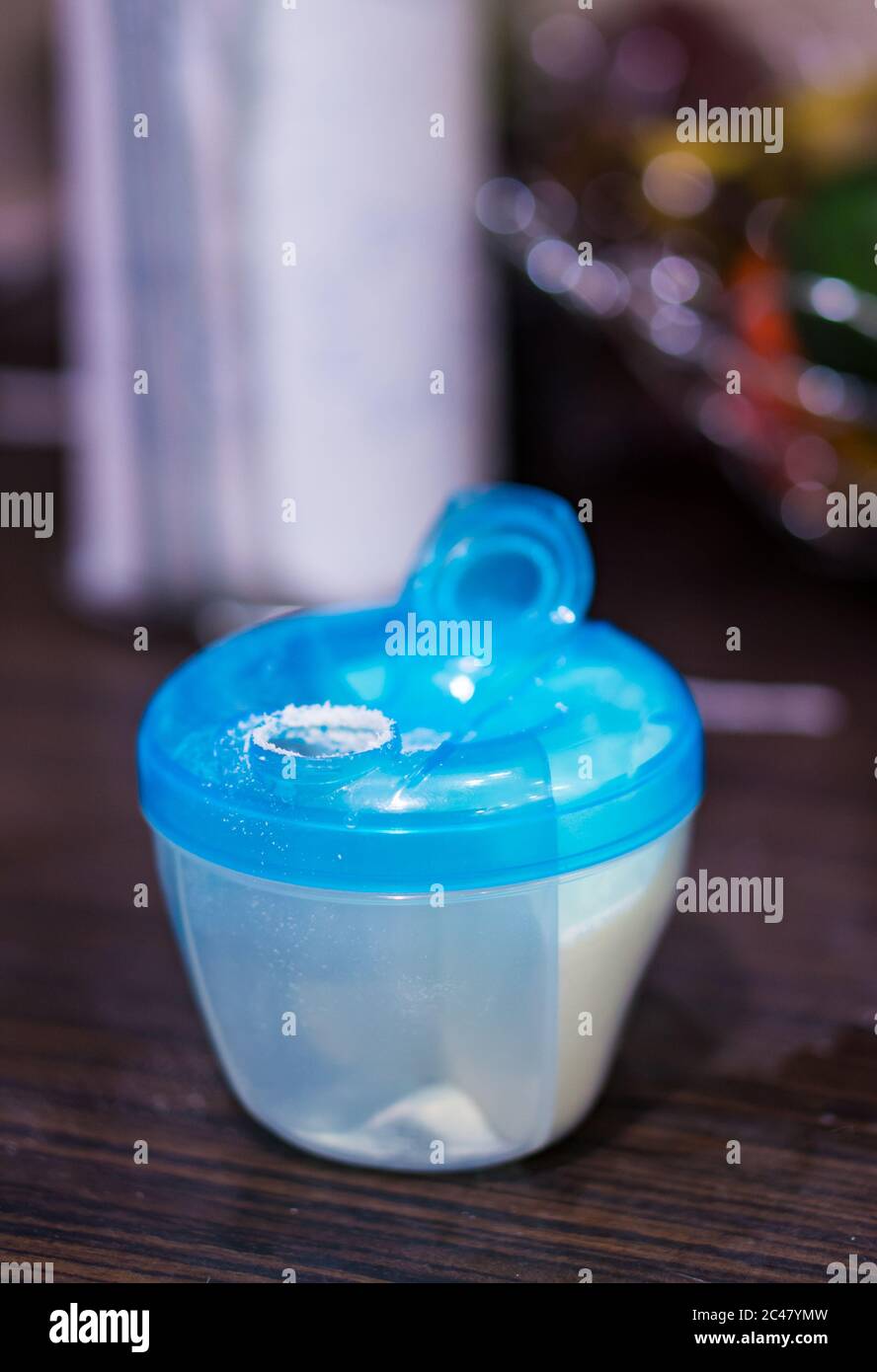 Gros plan d'un réservoir de lait en poudre pour bébé Photo Stock