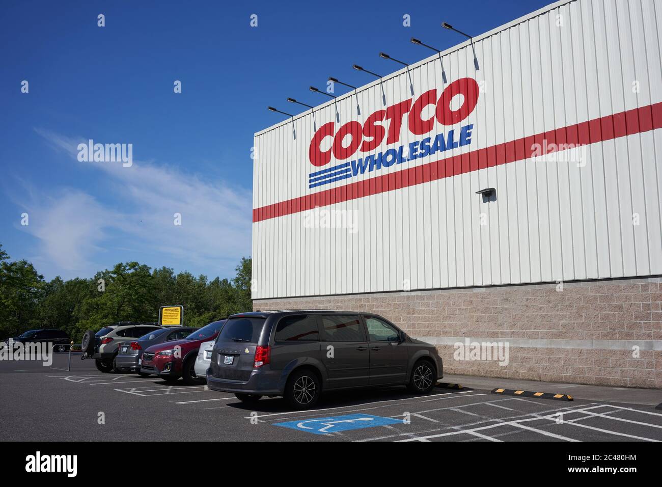 Le magasin Costco Wholesale à Tigard, Oregon, vu le mardi 23 juin 2020. Banque D'Images