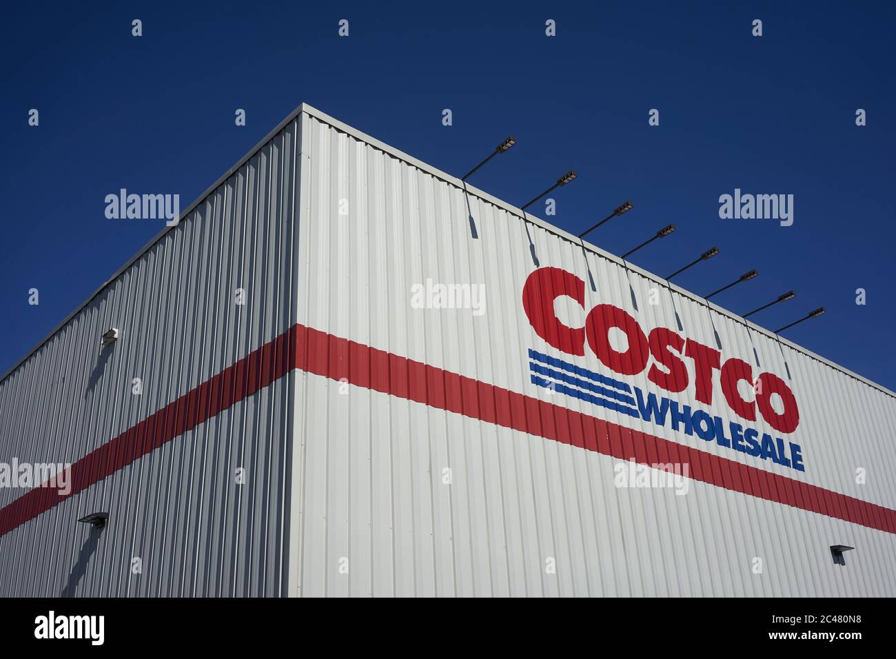 Le signe de Costco Wholesale vu dans un magasin Costco Wholesale à Tigard, Oregon, le mardi 23 juin 2020. Banque D'Images