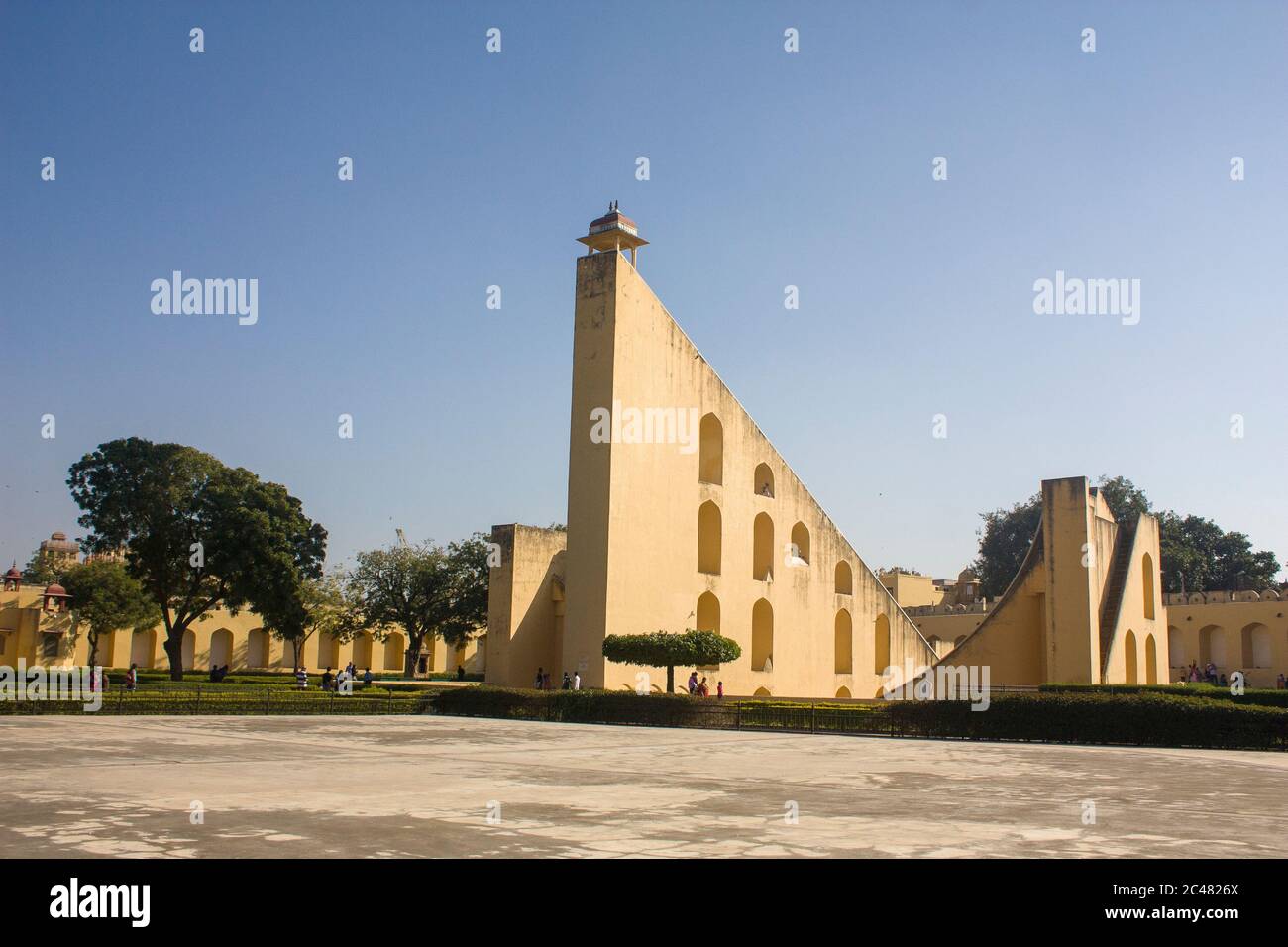 Jantar Mantar, un site d'observation astronomique, construit au début du XVIIIe siècle à Jaipur Inde; Vrihat samrat yantra (le plus grand cadran solaire du monde) Banque D'Images