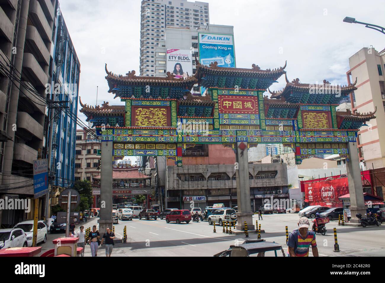 L'arche memonale de Chinatown à Manille Philippines. Cette région s'appelle Binondo, est le plus ancien quartier chinois du monde, établi en 1594. Banque D'Images