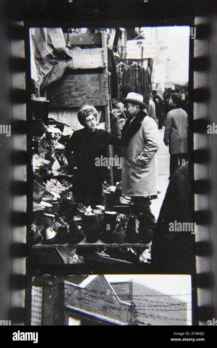 Fine 70s Vintage Contact Imprimer Photo Noir Et Blanc De L Ancienne Rue Maxwell A Chicago Illinois Photo Stock Alamy