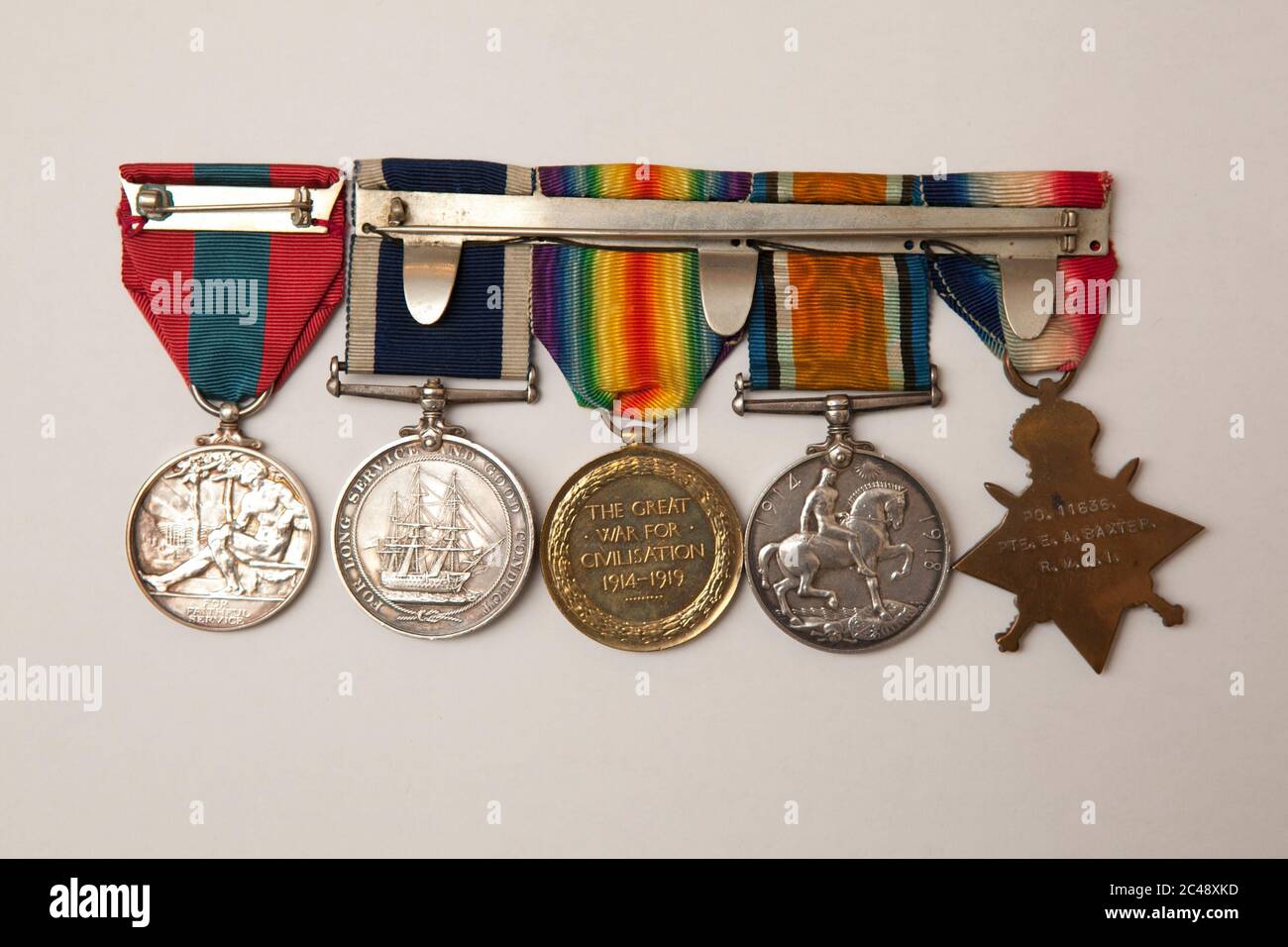 Sélection de médailles et rubans de guerre ancienne Banque D'Images