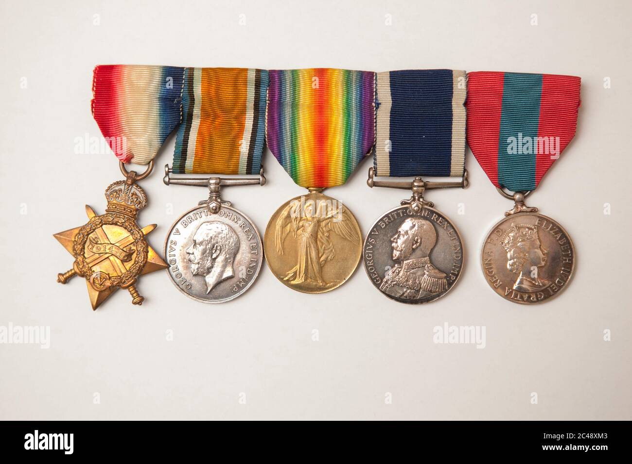 Sélection de médailles et rubans de guerre ancienne Banque D'Images