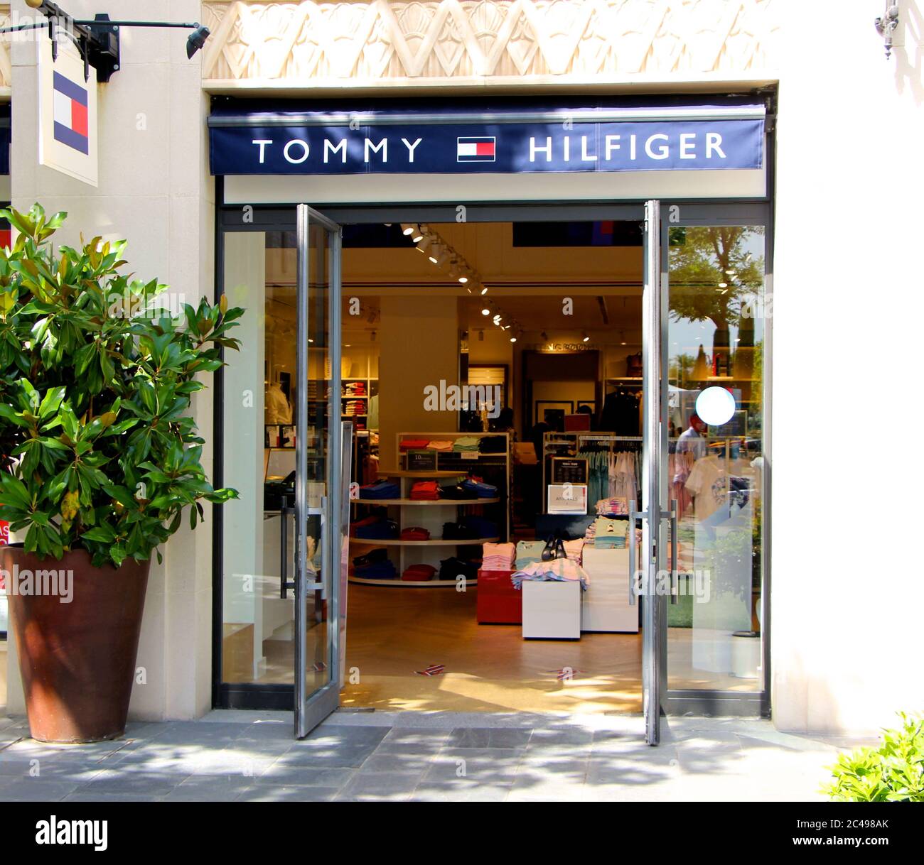 Tommy Hilfiger Shop front à Las Rozas magasins d'usine Madrid Espagne Photo  Stock - Alamy