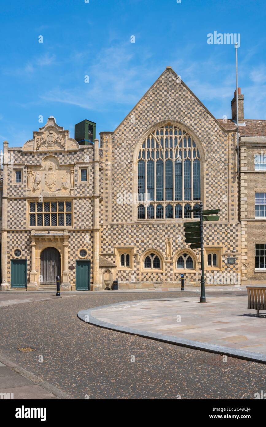 Kings Lynn Guildhall, le bâtiment Trinity Guildhall du XVe siècle avec sa façade en pierre et en flanelle à damier à Saturday Market place, King's Lynn, Royaume-Uni Banque D'Images