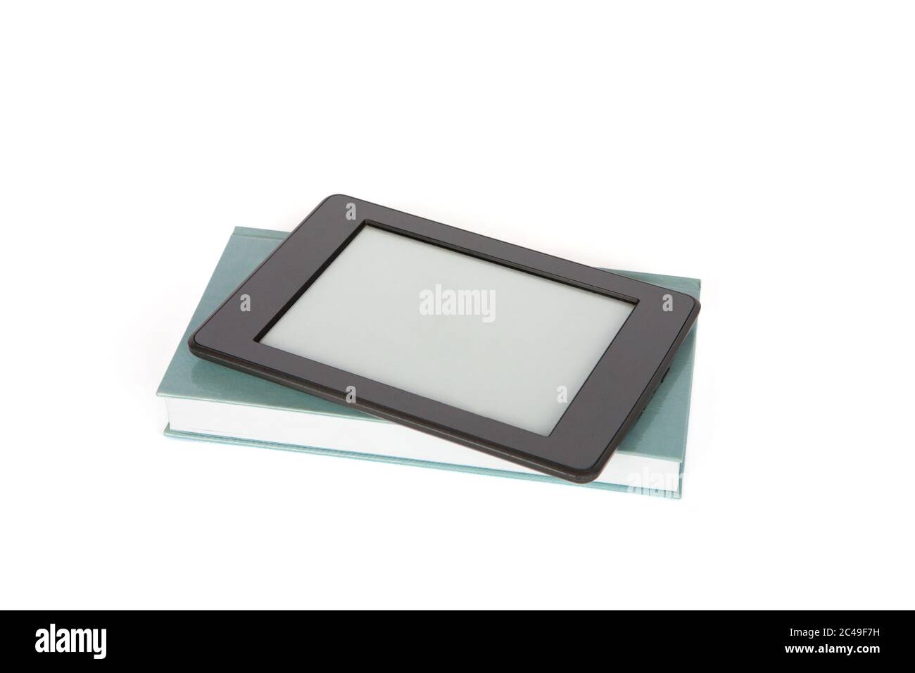 Tablette de lecture de livres électroniques avec écran vide sur un livre  papier. Isolé sur fond blanc Photo Stock - Alamy