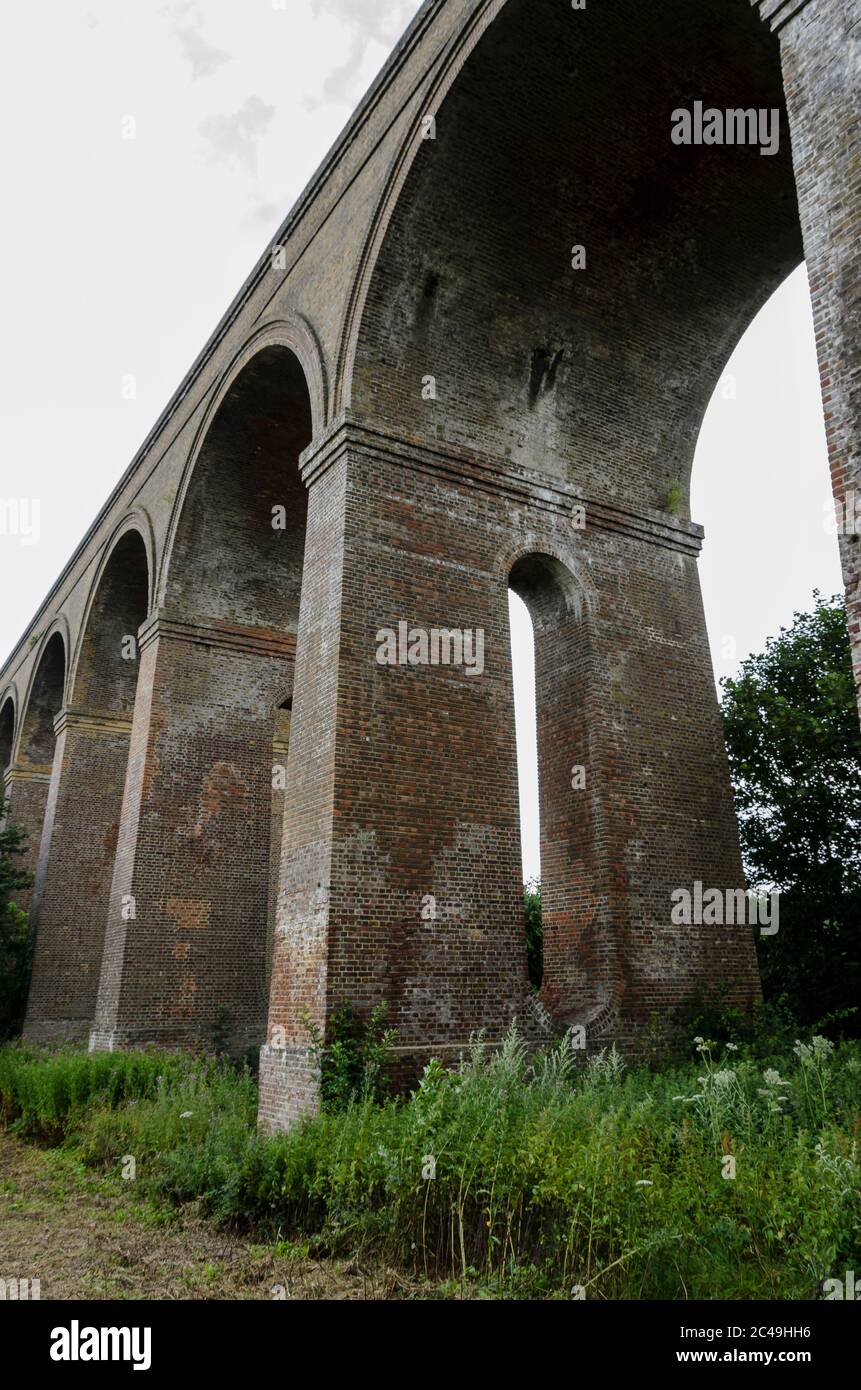 Chappel, Essex, 21/07/2014 le viaduc de Chappel, construit en briques, est un viaduc ferroviaire qui traverse la rivière Colne dans la vallée de Colne, dans l'Essex, en Angleterre. JE Banque D'Images