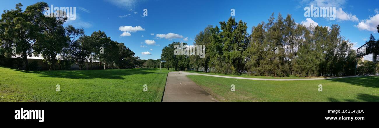 Vue panoramique sur le sentier de randonnée et de vélo, Reid Park, Rydalmere, Nouvelle-Galles du Sud, Australie Banque D'Images