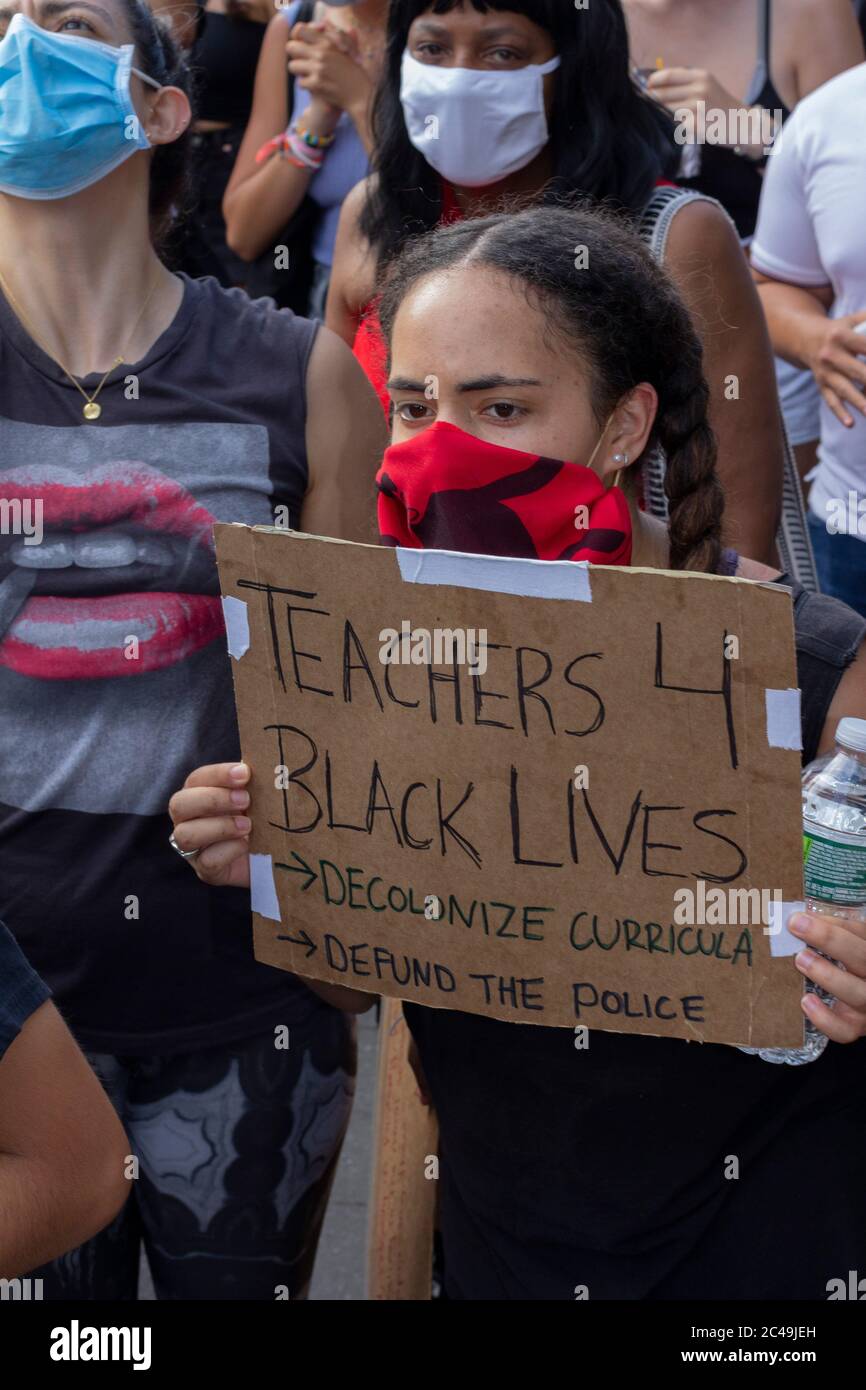 New York, New York, États-Unis. 19 juin 2020. La vie noire compte dix-septième célébration dans le parc Washington Square. En juin 1865, les soldats de l'Union sont arrivés au Texas pour annoncer que tous les esclaves étaient libres, deux mois après la capitule du Sud pendant la guerre civile et près de trois ans après la Proclamation d'émancipation de Lincoln.19 juin 2020, New York. Crédit : John Marshall Mantel/ZUMA Wire/Alay Live News Banque D'Images