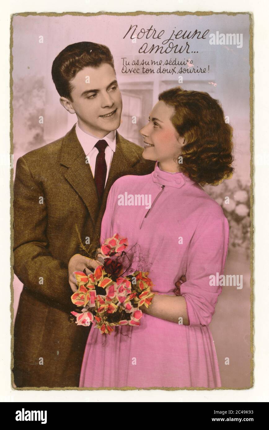 Carte de voeux teintée sentimentale française du début des années 60 pour les jeunes amoureux, jeunes couples ensemble, datée du 23 novembre 1962, France Banque D'Images