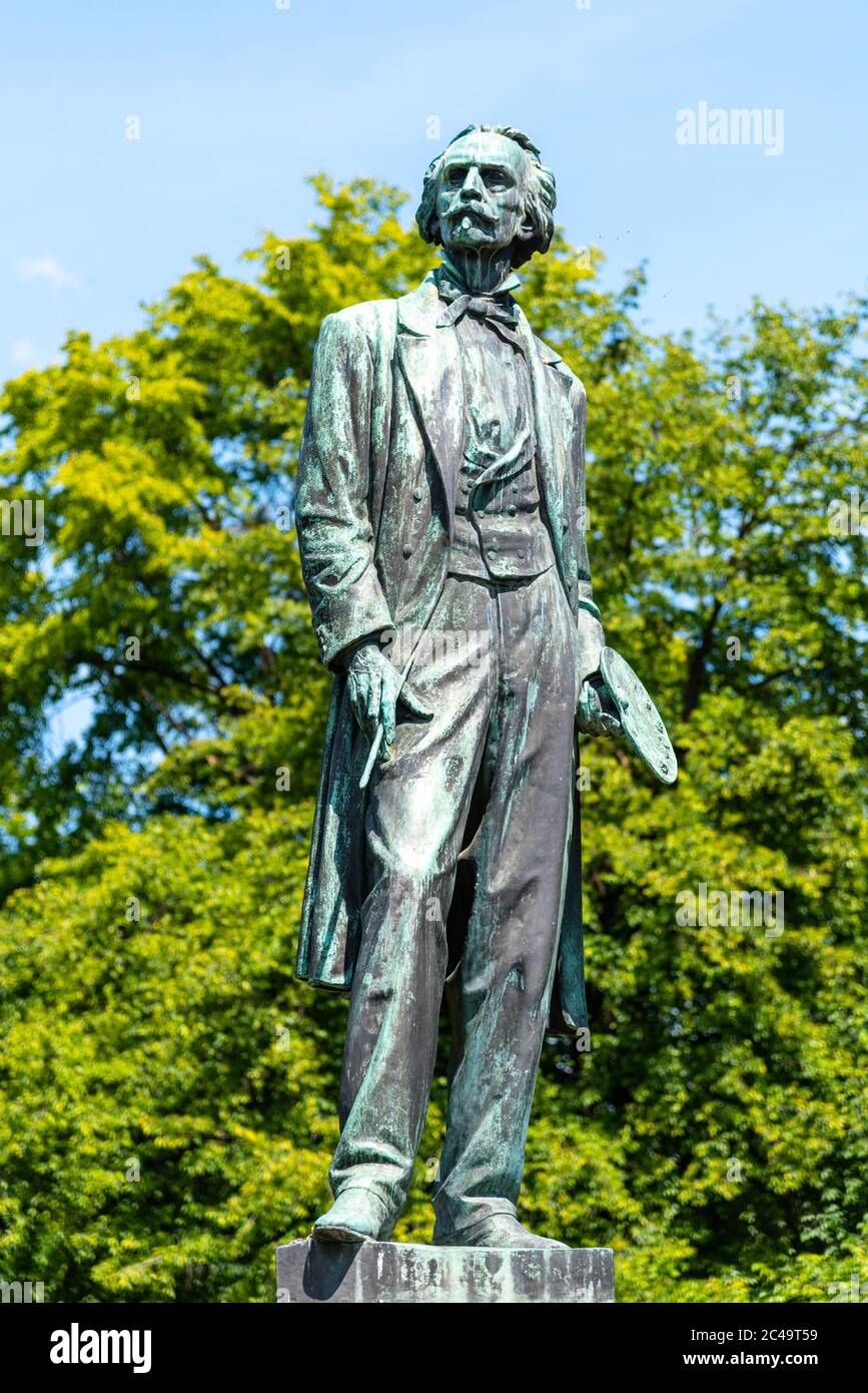 PRAGUE, RÉPUBLIQUE TCHÈQUE - 03 JUIN 2020 : statue du célèbre peintre tchèque Josef Manes près du Rudolfinum Music Hall, place Palach, Prague, République tchèque. Banque D'Images