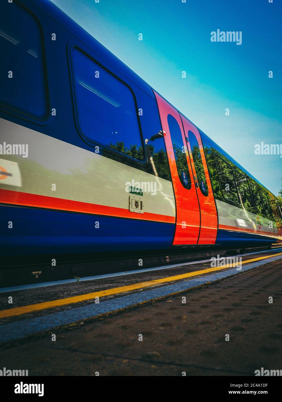 Train terrestre à la gare de Bushey - Watford Banque D'Images