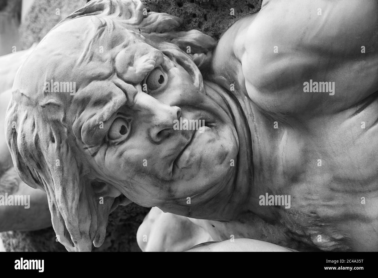 Il y a deux fontaines monumentales à Michealertrakt, Vienne. On appelle « la maîtrise de la terre ». Le chiffre ici montre un par Autriche vaincu personne essayant désespérément de fuir. Banque D'Images
