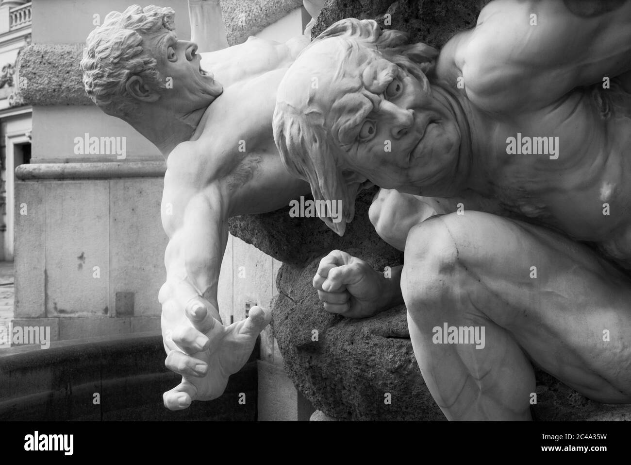 Il y a deux fontaines monumentales à Michealertrakt, Vienne. L'un est appelé « maîtrise de la terre » montrant les nations vaincues par l'Autriche. Banque D'Images