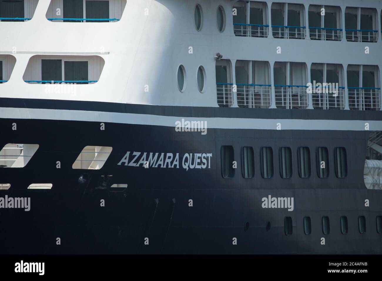 Glasgow, Royaume-Uni. 25 juin 2020. Photo: Azamara Quest bateau de croisière vu amarré dans le quai du Roi George V près de Shieldhall à Glasgow. En raison de la crise du coronavirus (COVID19), les navires de croisière ont amarré à Glasgow. Crédit : Colin Fisher/Alay Live News Banque D'Images