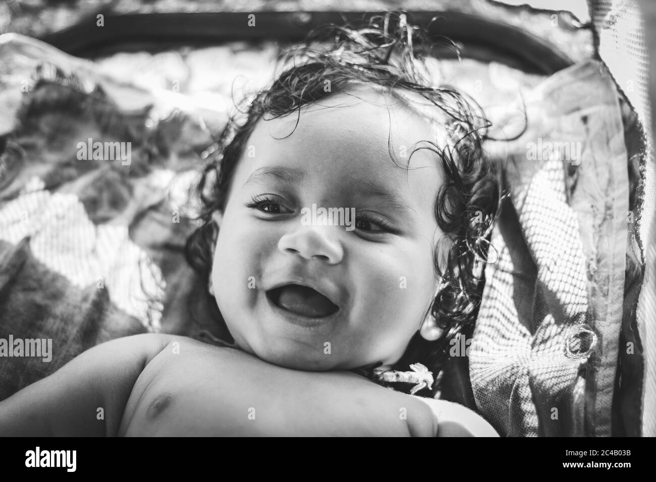 Mignon Drole Rire De Bebe Indien Avoir Plaisir A Jouer Des Images De Stock Photo Stock Alamy