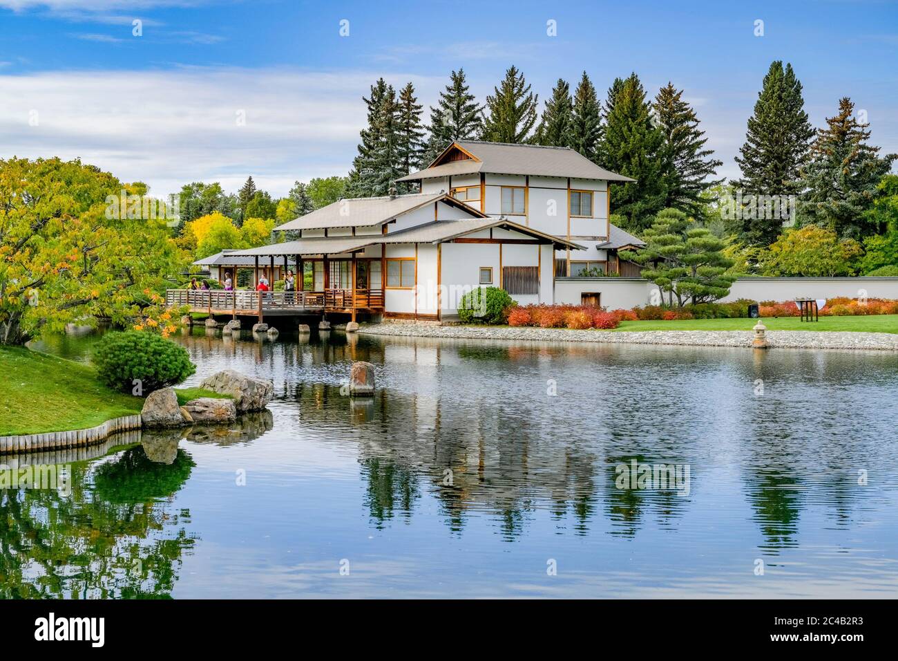 Étang, jardin japonais Nikka Yuko, Lethbridge, Alberta, Canada Banque D'Images
