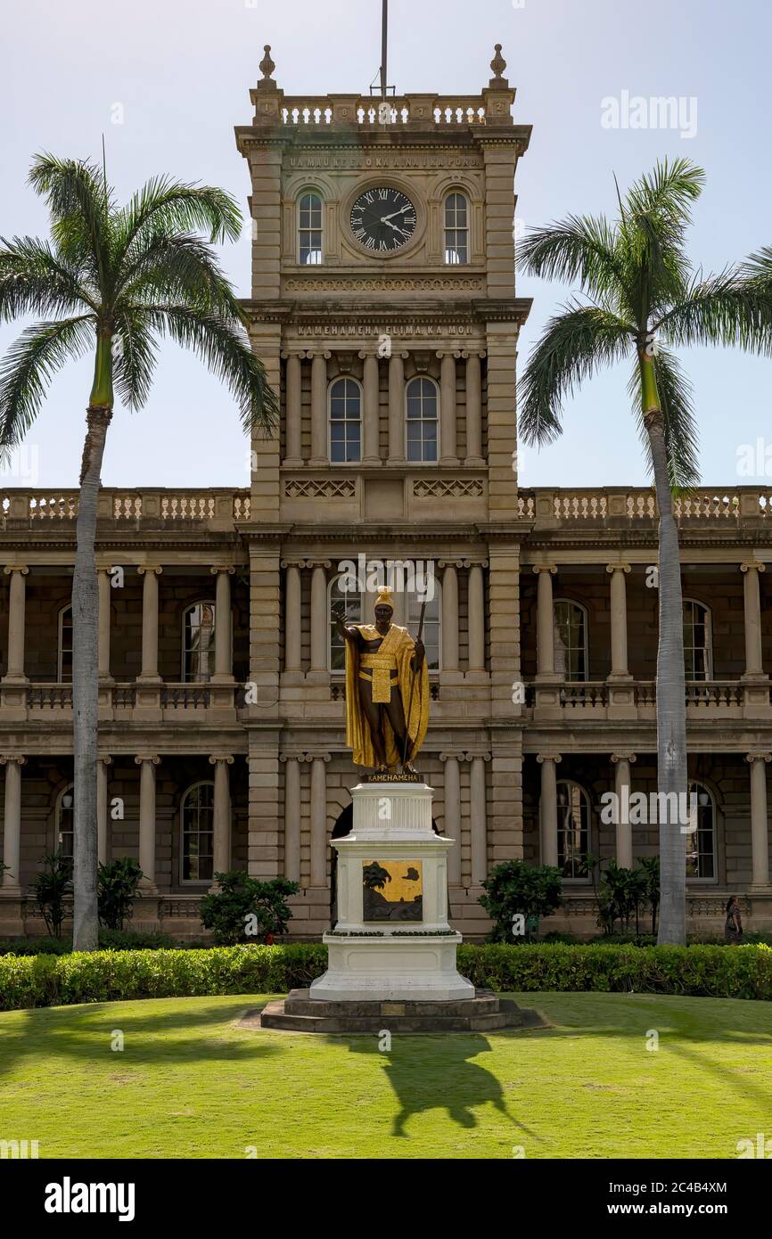 Statue de Kamehameha I devant la Cour suprême de l'État d'Hawaï, Honolulu, Oahu, Hawaii Banque D'Images