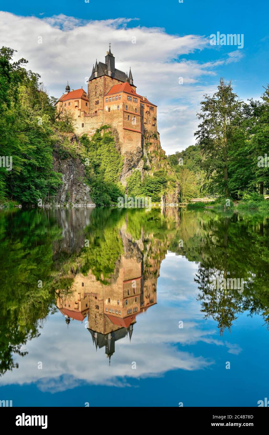 Château de Kriebstein près de Mittweida, réflexion dans la rivière Zschopau, Kriebstein, Saxe, Allemagne Banque D'Images