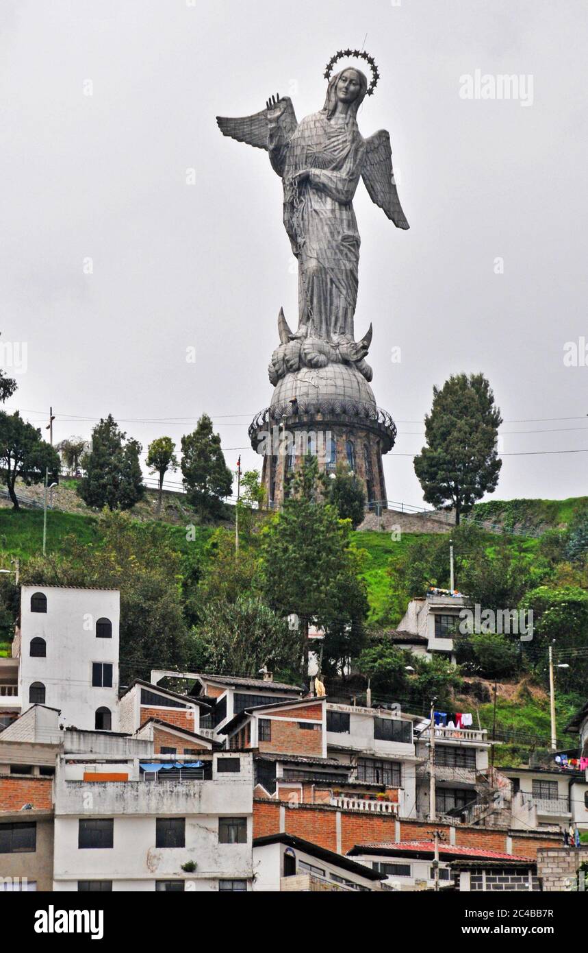 Statue de Vierge de Quito, sur El Panecillo, colline surplombant la vieille ville de Quito, Equateur Banque D'Images