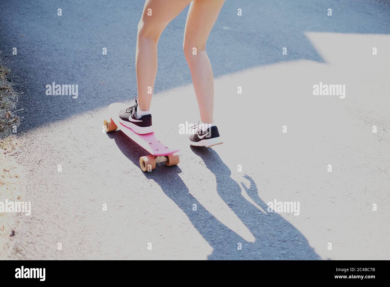 Skateboard sur Penny Board Banque D'Images